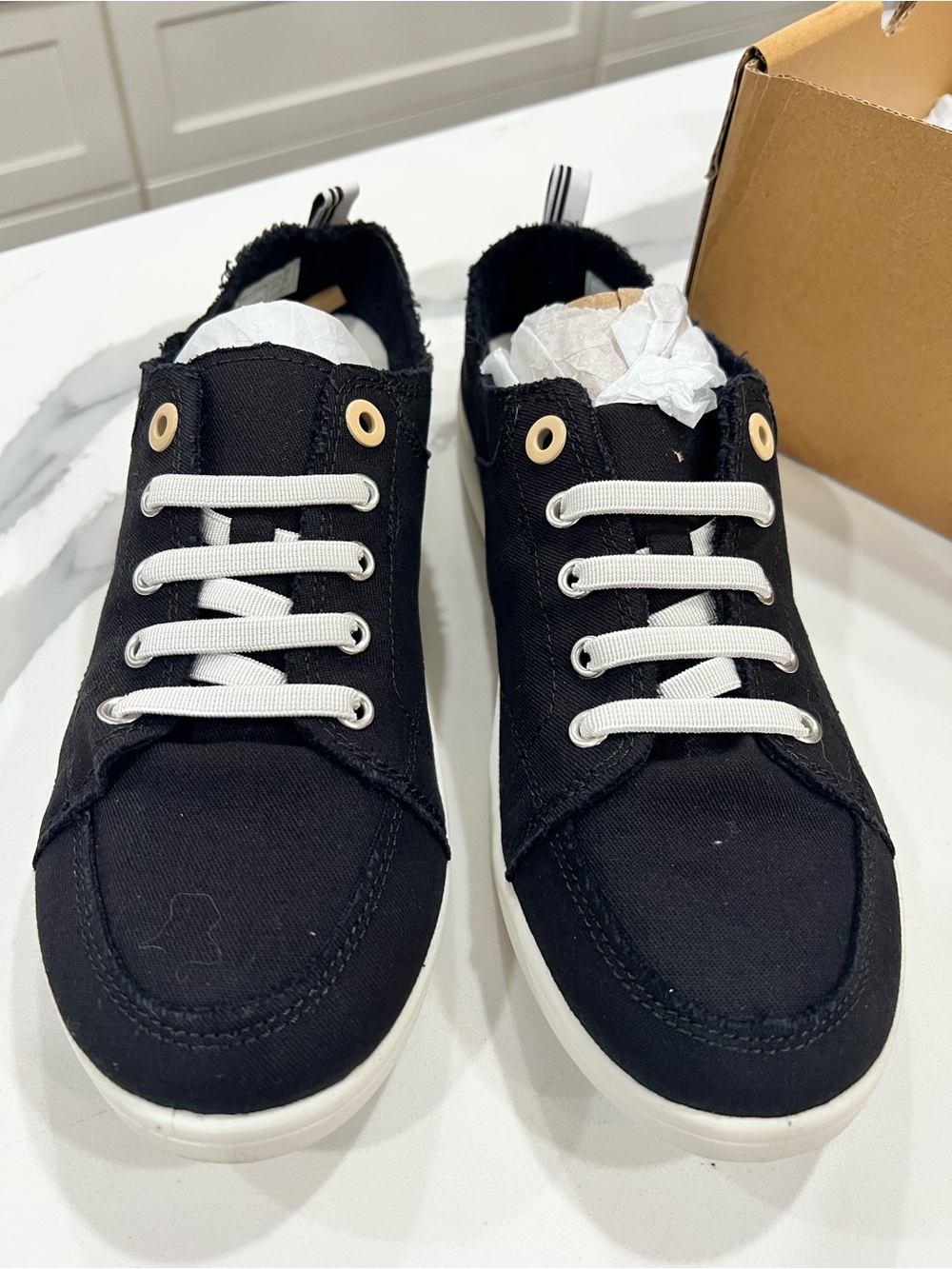 NIB Vionic Beach Pismo Women's Black Canvas Sneakers Size 9M